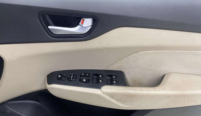 2018 Hyundai Verna 1.6 VTVT SX, Petrol, Manual, 63,142 km, Driver Side Door Panels Control