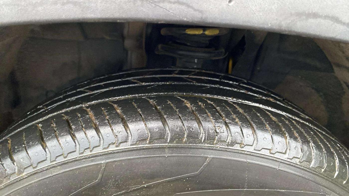 2021 Nissan MAGNITE XV PREMIUM DUAL TONE, Petrol, Manual, 12,115 km, Left Front Tyre Tread