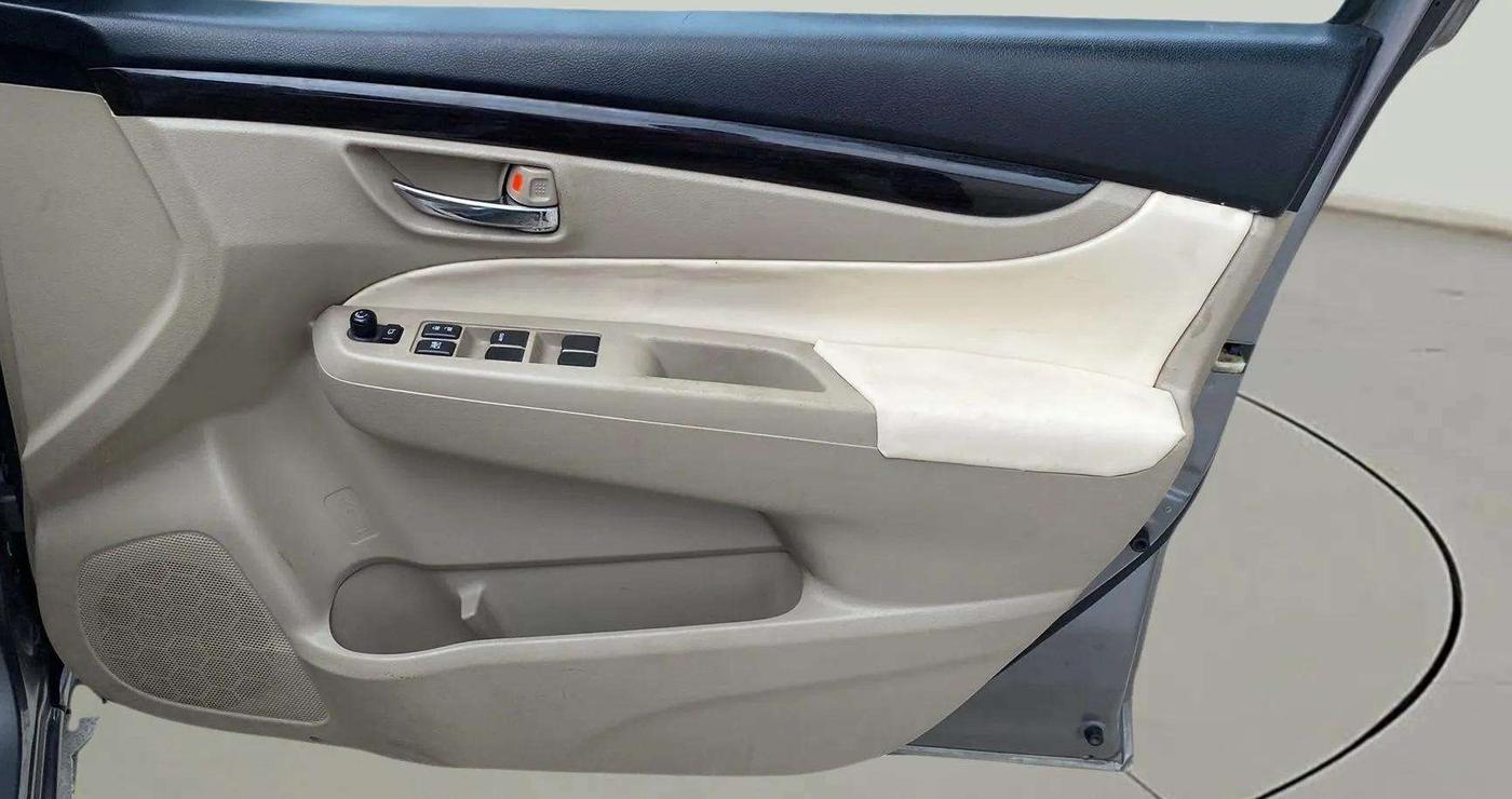 2016 Maruti Ciaz ZDI SHVS, Diesel, Manual, 64,691 km, Driver Side Door Panels Control