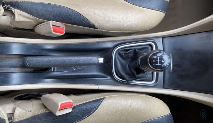 2016 Maruti Ciaz ZDI SHVS, Diesel, Manual, 64,691 km, Gear Lever