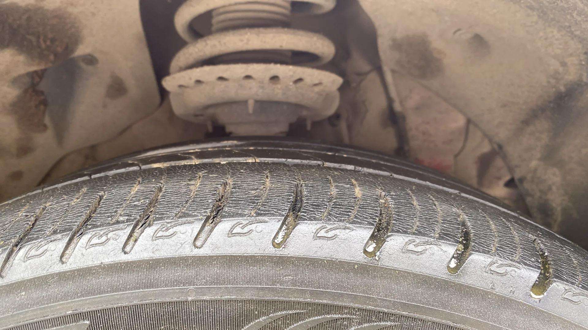 RHS-Front-Tyre-Tread-18