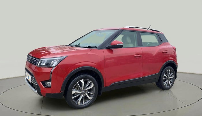 2019 Mahindra XUV300 W8 (O) 1.5 DIESEL, Diesel, Manual, 78,677 km, Left Front Diagonal