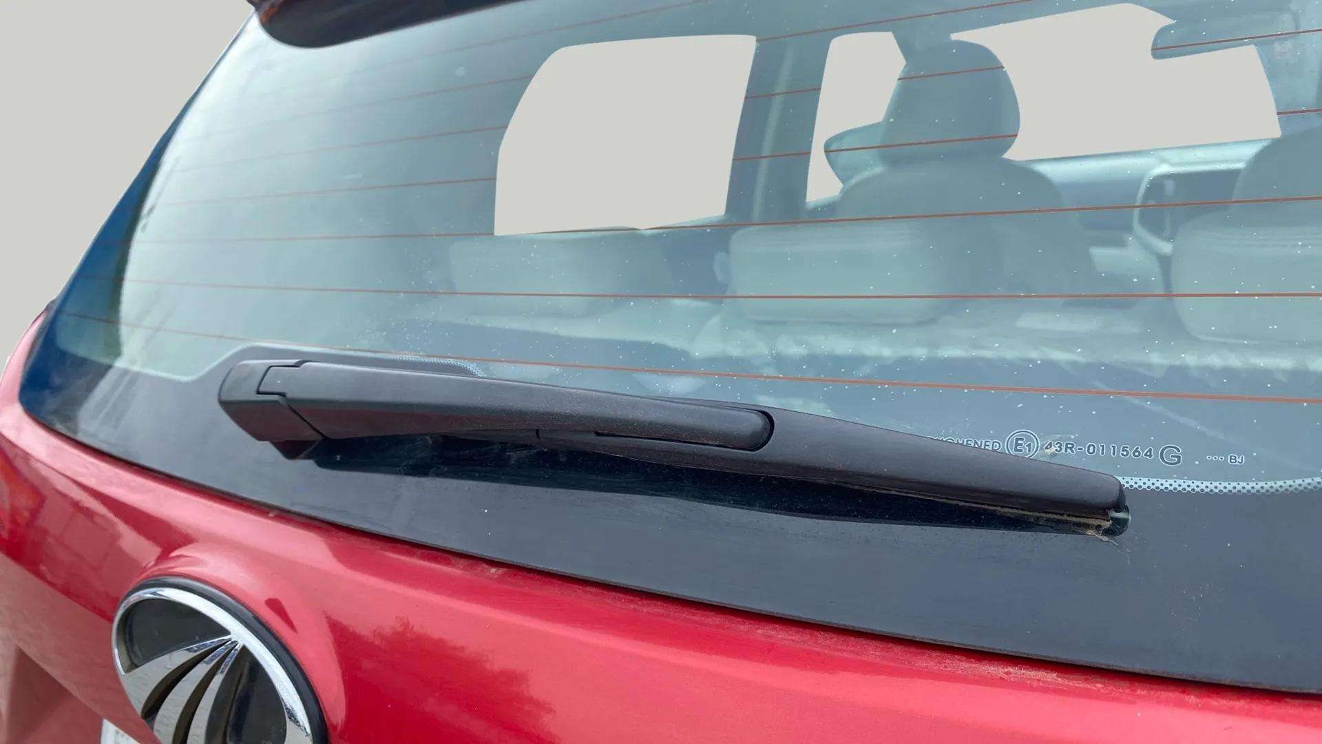 Rear-windshield-wiper-blade-24