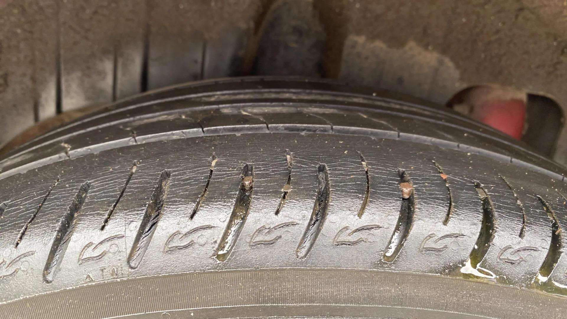 RHS-Rear-Tyre-Tread-19