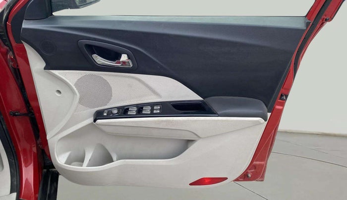 2019 Mahindra XUV300 W8 (O) 1.5 DIESEL, Diesel, Manual, 78,677 km, Driver Side Door Panels Control