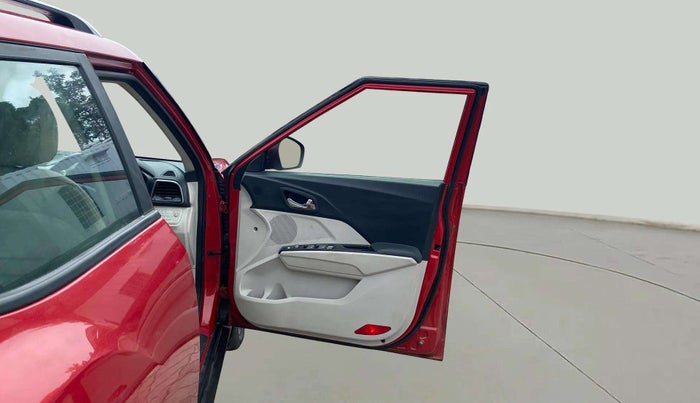 2019 Mahindra XUV300 W8 (O) 1.5 DIESEL, Diesel, Manual, 78,677 km, RHS Front Door