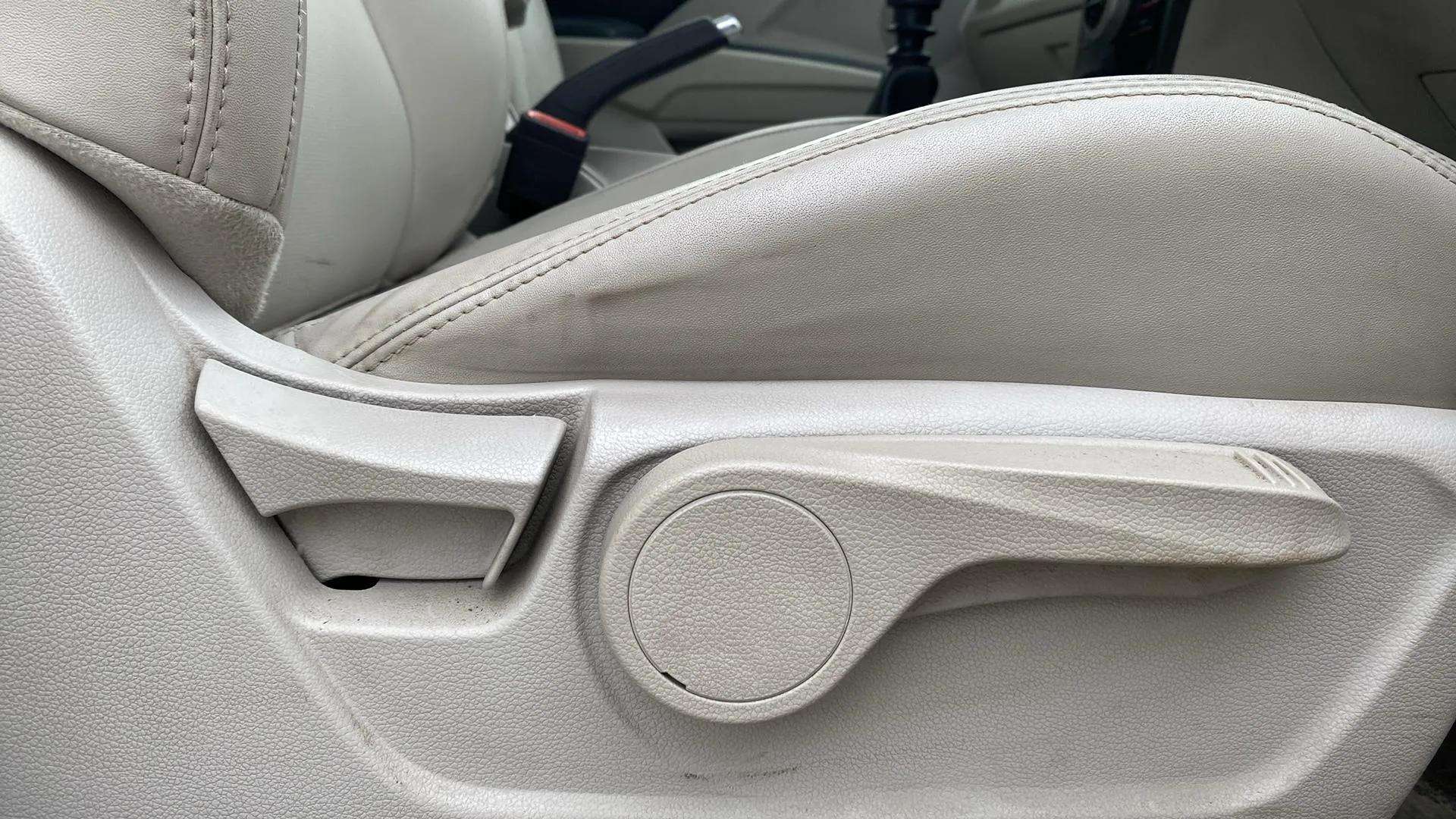 Driver-side-adjustment-panel-40