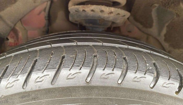 2019 Mahindra XUV300 W8 (O) 1.5 DIESEL, Diesel, Manual, 78,677 km, Left Front Tyre Tread