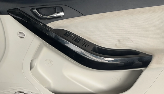 2021 Tata NEXON XZ PETROL, Petrol, Manual, 31,764 km, Driver Side Door Panels Control
