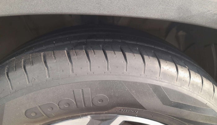 2024 Hyundai Creta SX (O) IVT 1.5 PETROL, Petrol, Automatic, 25,292 km, Left Rear Tyre Tread