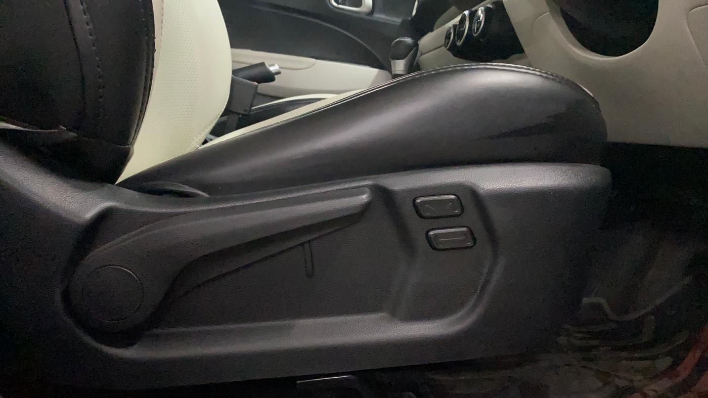 2023 Hyundai VENUE SX (O) 1.0 TURBO DCT, Petrol, Automatic, 15,243 km, Driver Side Adjustment Panel