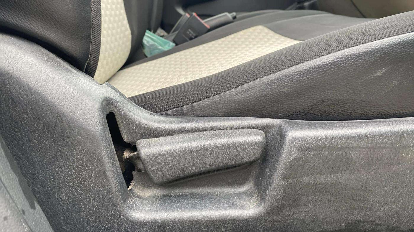 2020 Maruti Alto LXI CNG, CNG, Manual, 77,929 km, Driver Side Adjustment Panel