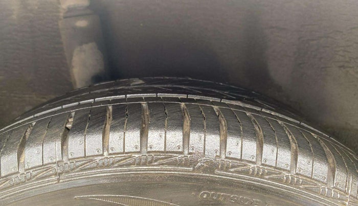 2013 Honda Brio S MT, Petrol, Manual, 40,729 km, Right Rear Tyre Tread