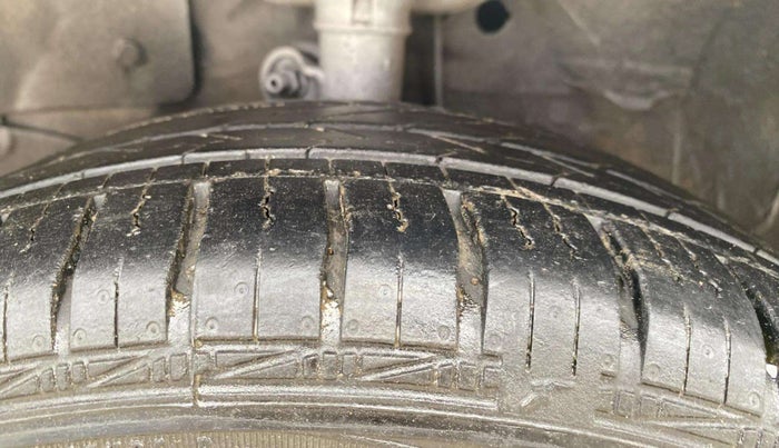 2013 Honda Brio S MT, Petrol, Manual, 40,729 km, Left Front Tyre Tread