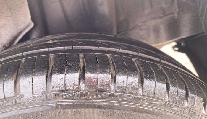 2013 Honda Brio S MT, Petrol, Manual, 40,729 km, Left Rear Tyre Tread