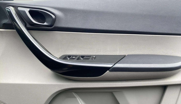 2018 Tata Tiago XT PETROL, Petrol, Manual, 1,27,232 km, Driver Side Door Panels Control