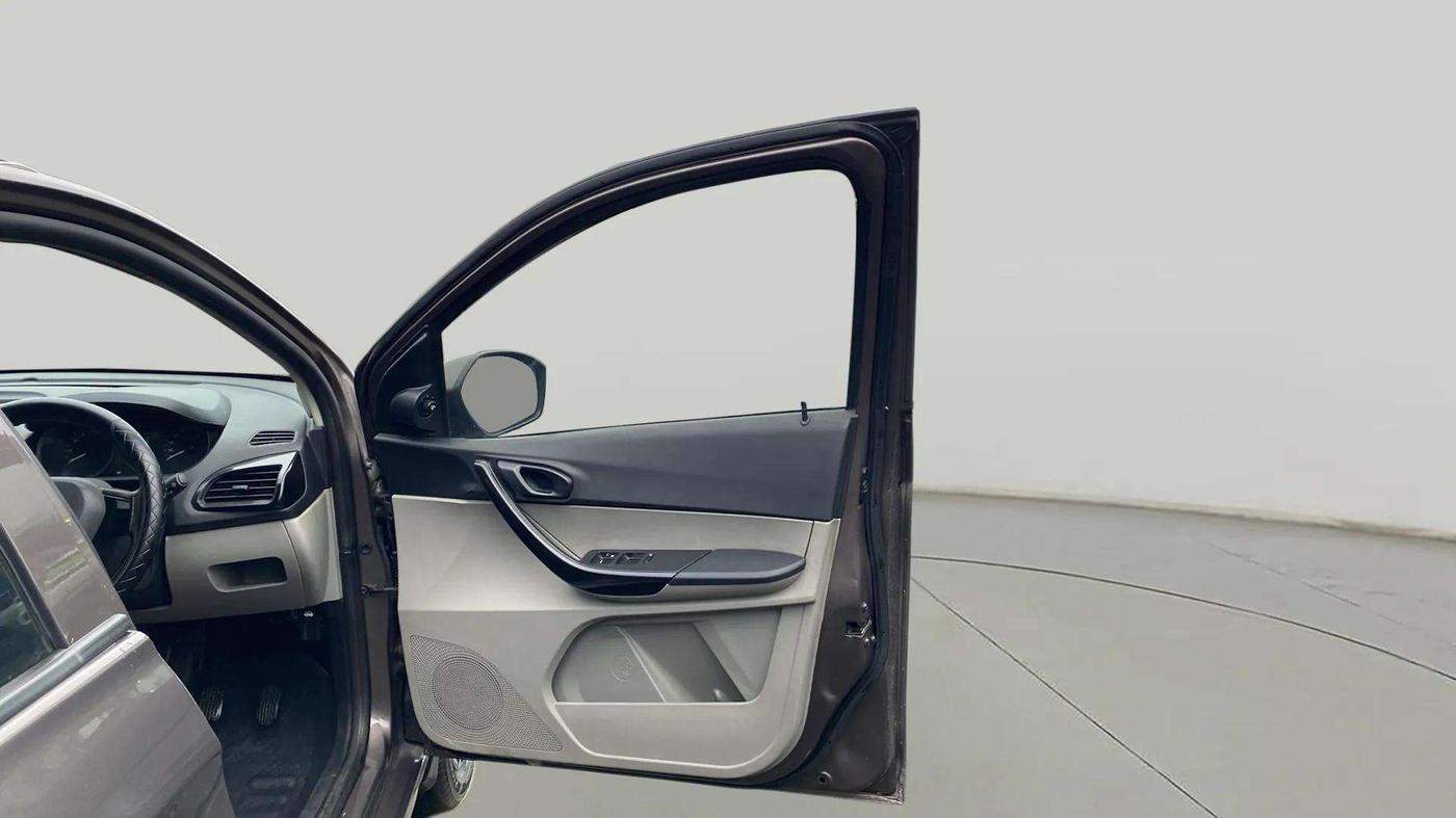 2018 Tata Tiago XT PETROL, Petrol, Manual, 1,27,232 km, RHS Front Door