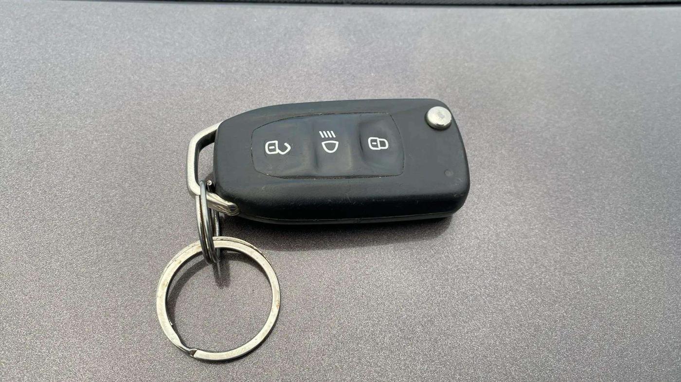 2018 Tata Tiago XT PETROL, Petrol, Manual, 1,27,232 km, Key Close Up