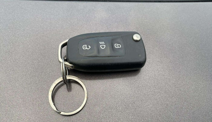 2018 Tata Tiago XT PETROL, Petrol, Manual, 1,27,232 km, Key Close Up