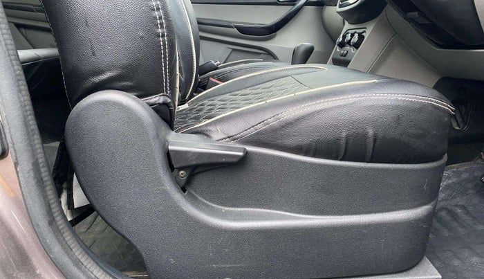 2018 Tata Tiago XT PETROL, Petrol, Manual, 1,27,232 km, Driver Side Adjustment Panel