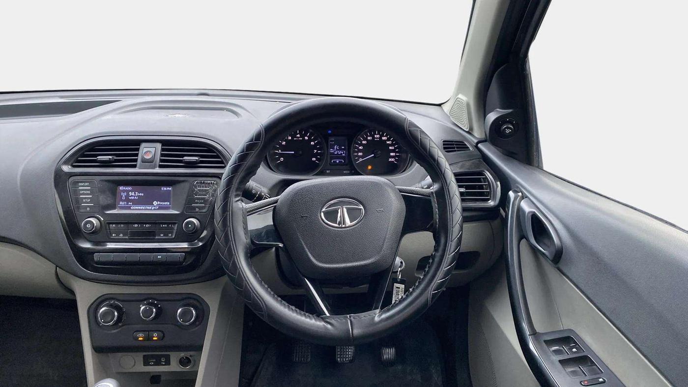 2018 Tata Tiago XT PETROL, Petrol, Manual, 1,27,232 km, Steering Wheel Close Up