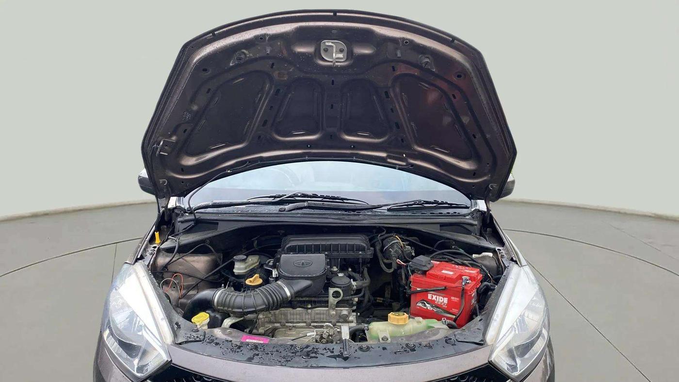 2018 Tata Tiago XT PETROL, Petrol, Manual, 1,27,232 km, Open Bonet