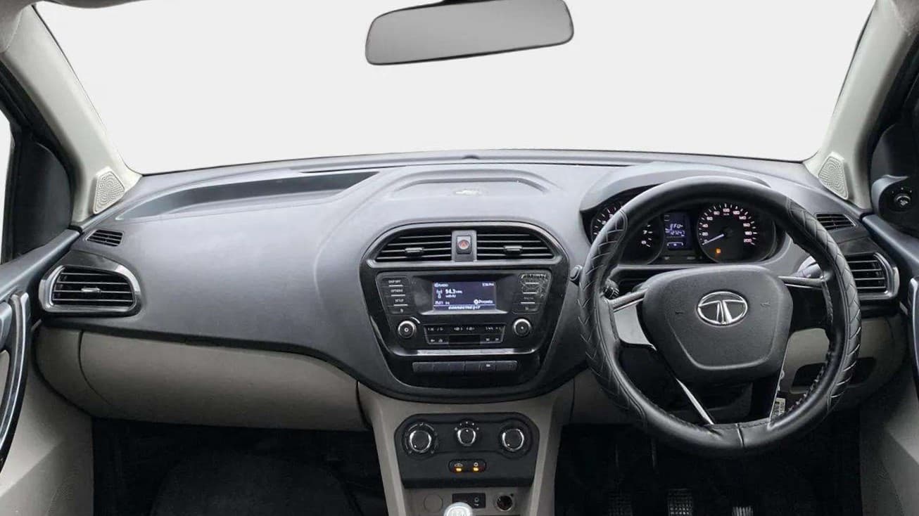 2018 Tata Tiago XT PETROL, Petrol, Manual, 1,27,232 km, Dashboard