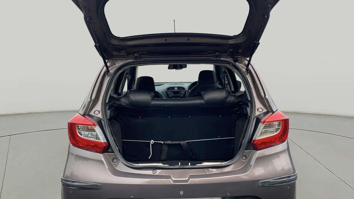 2018 Tata Tiago XT PETROL, Petrol, Manual, 1,27,232 km, Boot Inside