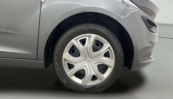 2023 Tata ALTROZ XM PLUS CNG, CNG, Manual, 32,711 km, Right Front Wheel