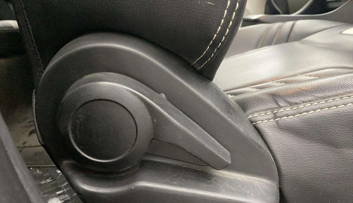 2023 Tata ALTROZ XM PLUS CNG, CNG, Manual, 32,711 km, Driver Side Adjustment Panel
