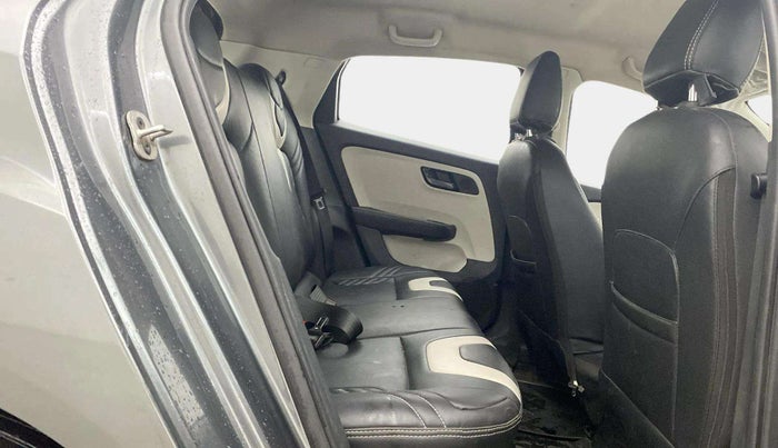2023 Tata ALTROZ XM PLUS CNG, CNG, Manual, 32,711 km, Right Side Rear Door Cabin