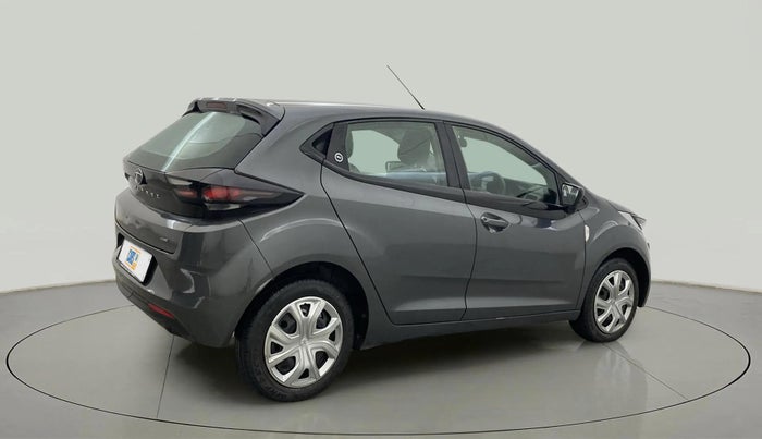 2023 Tata ALTROZ XM PLUS CNG, CNG, Manual, 32,711 km, Right Back Diagonal