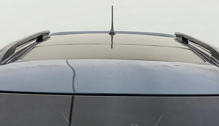 2021 Mahindra XUV300 W8 (O) 1.2 PETROL AMT, CNG, Automatic, 39,619 km, Moonroof/ Sunroof
