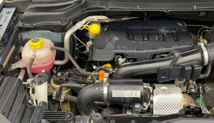 2021 Mahindra XUV300 W8 (O) 1.2 PETROL AMT, CNG, Automatic, 39,619 km, Engine View - Right