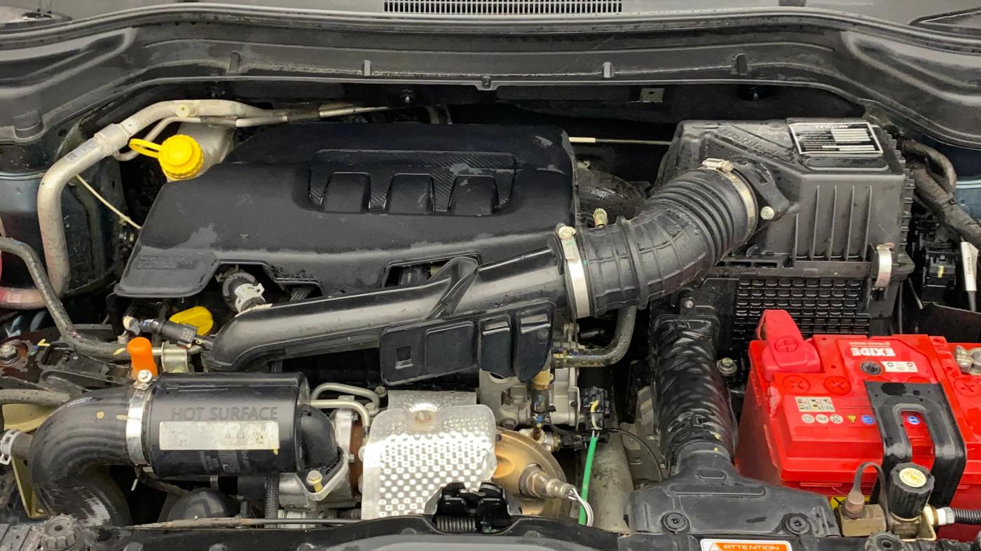 2021 Mahindra XUV300 W8 (O) 1.2 PETROL AMT, CNG, Automatic, 39,619 km, Engine View