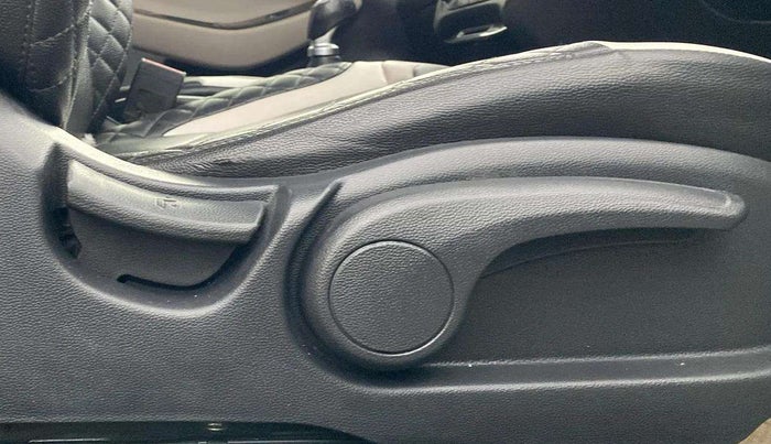 2018 Hyundai Elite i20 ASTA 1.2 (O), Petrol, Manual, 81,686 km, Driver Side Adjustment Panel