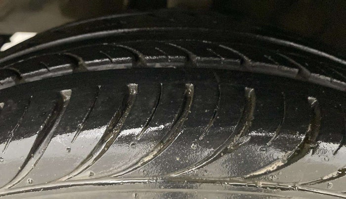 2013 Hyundai i10 ERA 1.1, Petrol, Manual, 27,739 km, Left Front Tyre Tread