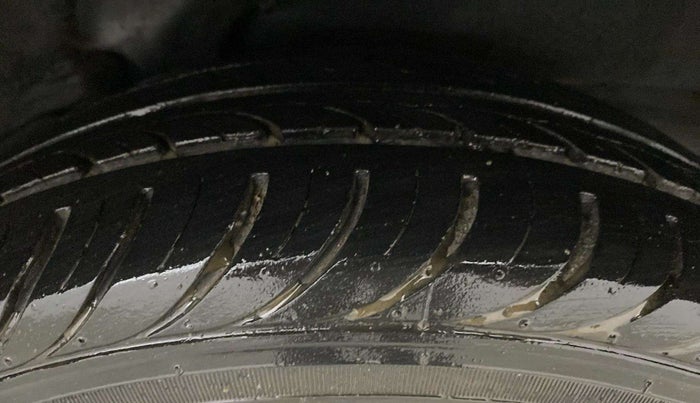 2013 Hyundai i10 ERA 1.1, Petrol, Manual, 27,739 km, Left Rear Tyre Tread