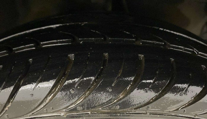 2013 Hyundai i10 ERA 1.1, Petrol, Manual, 27,739 km, Right Front Tyre Tread