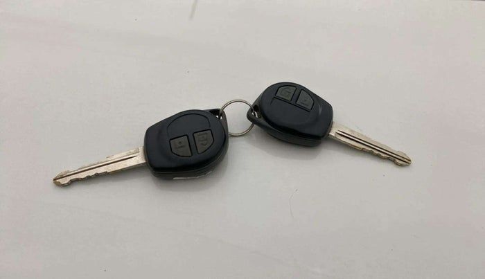 2020 Maruti Swift Dzire TOUR S-CNG (O), CNG, Manual, 85,384 km, Key Close Up