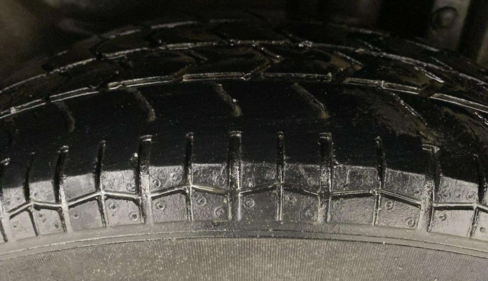 2020 Maruti Swift Dzire TOUR S-CNG (O), CNG, Manual, 85,384 km, Left Rear Tyre Tread