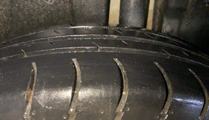 2016 Maruti Swift VXI, Petrol, Manual, 94,556 km, Left Rear Tyre Tread