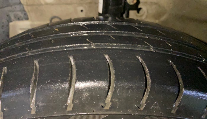 2016 Maruti Swift VXI, Petrol, Manual, 94,556 km, Left Front Tyre Tread