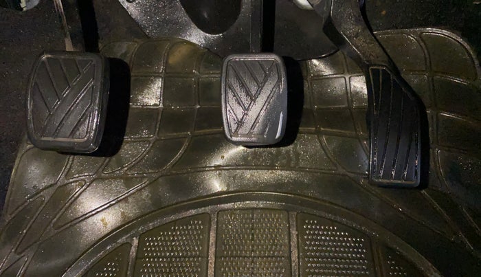 2016 Maruti Swift VXI, Petrol, Manual, 94,556 km, Pedals