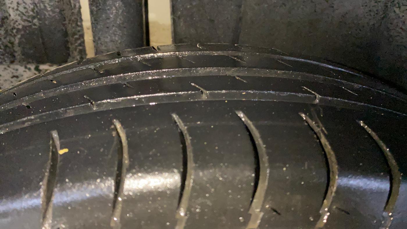 2016 Maruti Swift VXI, Petrol, Manual, 94,556 km, Right Rear Tyre Tread