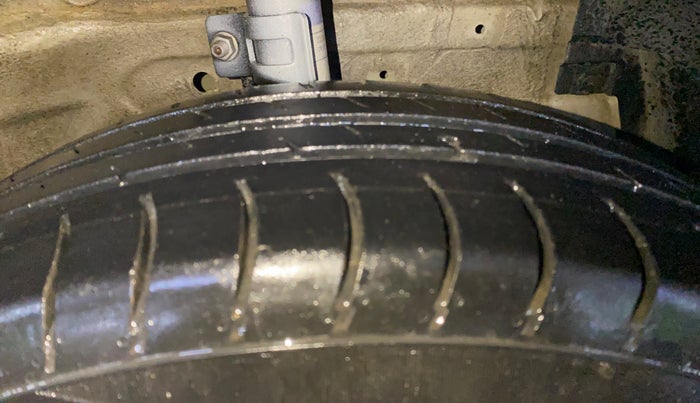 2016 Maruti Swift VXI, Petrol, Manual, 94,556 km, Right Front Tyre Tread