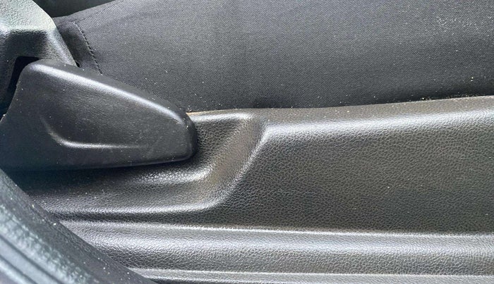 2018 Renault Kwid RXL, Petrol, Manual, 54,103 km, Driver Side Adjustment Panel