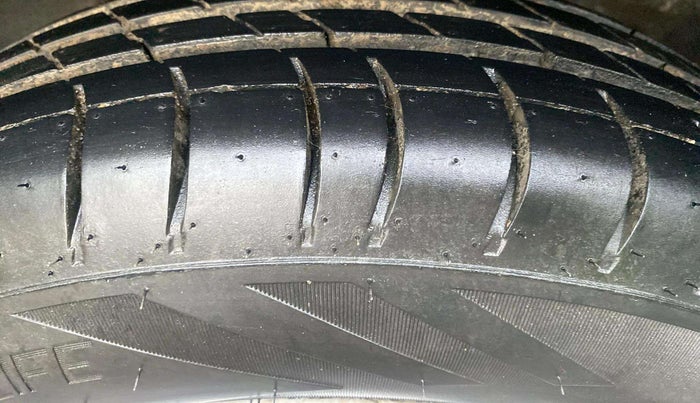 2018 Renault Kwid RXL, Petrol, Manual, 54,103 km, Left Rear Tyre Tread
