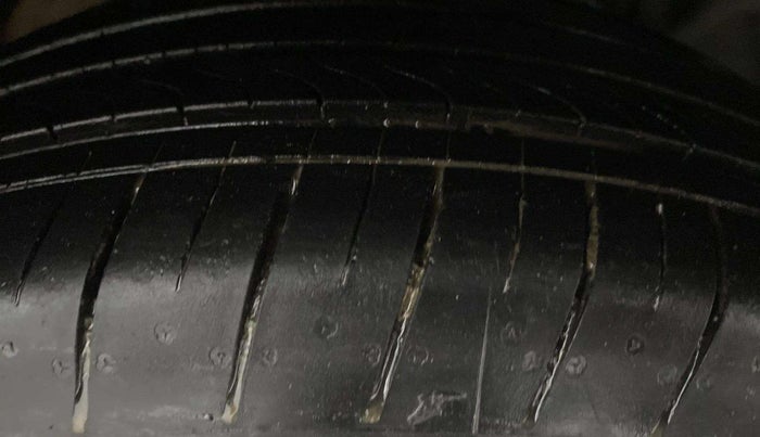 2016 Ford Ecosport TITANIUM 1.5L PETROL AT, Petrol, Automatic, 69,967 km, Right Front Tyre Tread