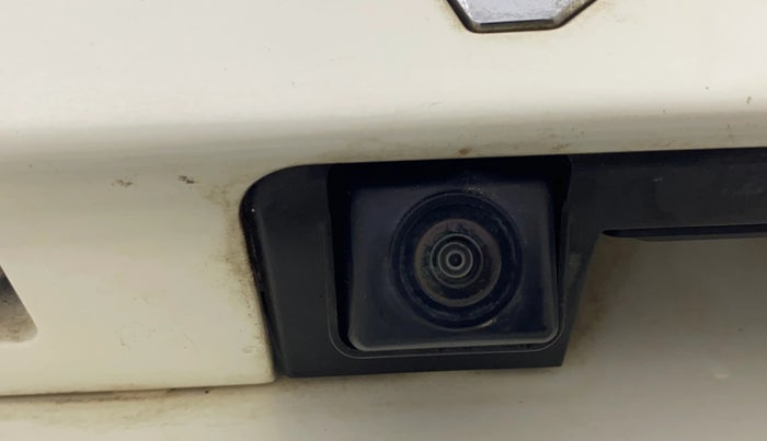 2022 Mahindra XUV300 W8 (O) 1.2 PETROL AMT, Petrol, Automatic, 30,355 km, Parking Camera